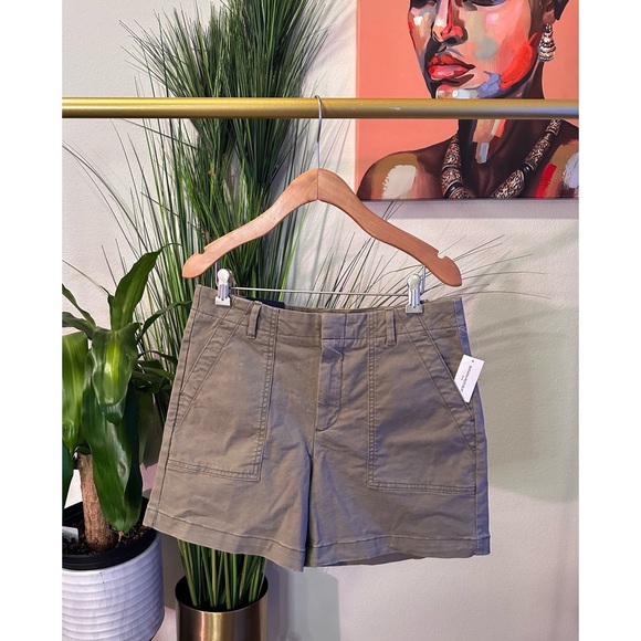Banana Republic Chino Utility Short in Light Khaki - Size 6 - Picture 4 of 9